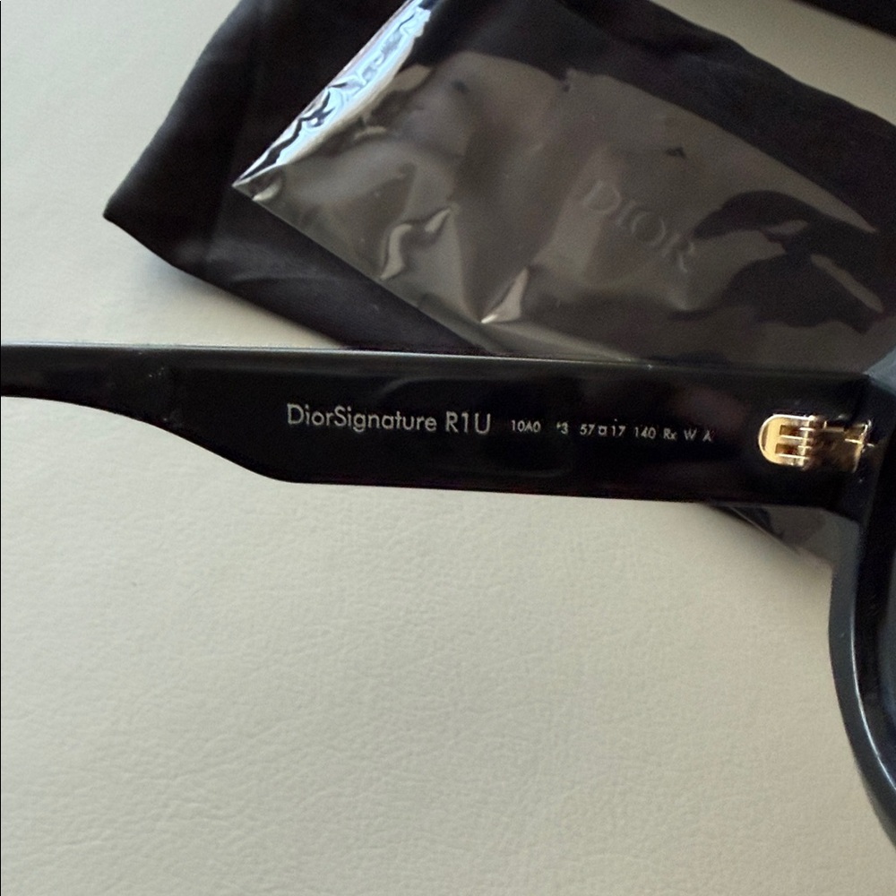 Dior DiorSignature R1U oversized round sunglasses in black acetate/black lenses - Picture 4 of 6